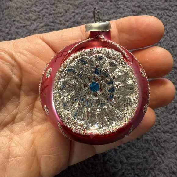 Vintage Glass Christmas Ornaments Set Of 6 Red & Silver Glitter Accents 1 Broken - Picture 8 of 16